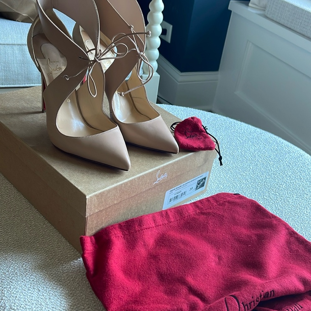 Christian Louboutin Ferme Rouge 100 Napa Shiny/VV/patent, nude/beige, size 39